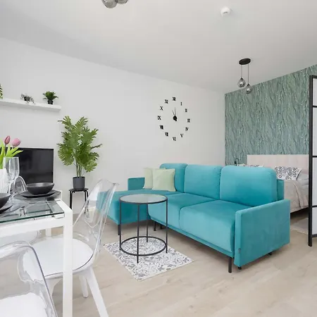 Modern With Terrace, Swimming Pool And Parking By Renters شقة Zegrze Poludniowe