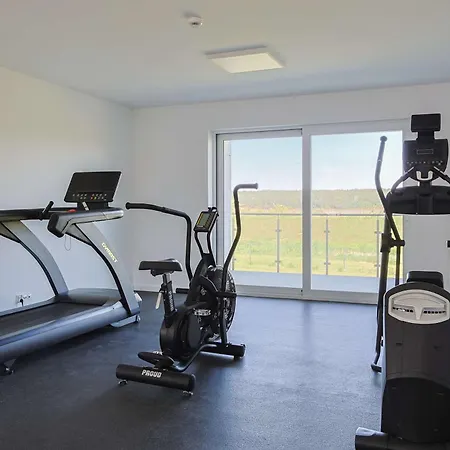 Modern With Terrace, Swimming Pool And Parking By Renters