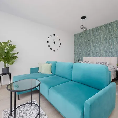 Modern With Terrace, Swimming Pool And Parking By Renters شقة