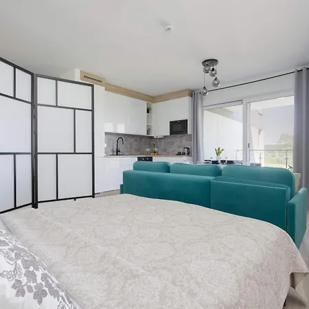 Modern With Terrace, Swimming Pool And Parking By Renters