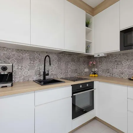 Modern With Terrace, Swimming Pool And Parking By Renters شقة *