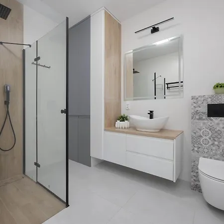 Modern With Terrace, Swimming Pool And Parking By Renters *