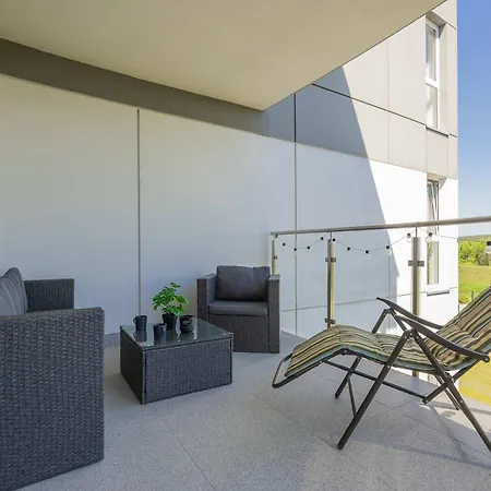 Modern With Terrace, Swimming Pool And Parking By Renters * Zegrze Poludniowe