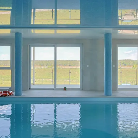 شقة Modern With Terrace, Swimming Pool And Parking By Renters