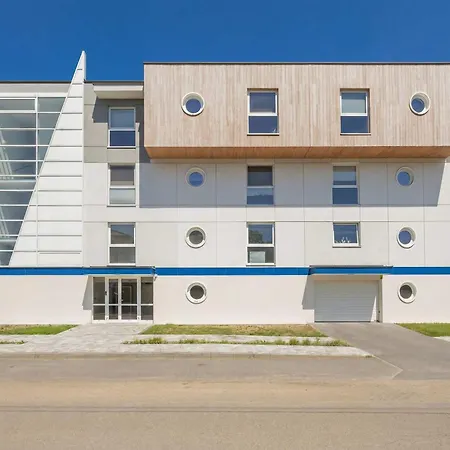 شقة Modern With Terrace, Swimming Pool And Parking By Renters Zegrze Poludniowe